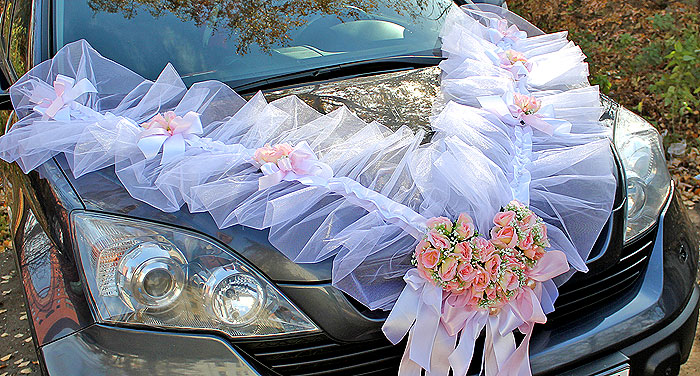 Как украсить машину на свадьбу фатином?