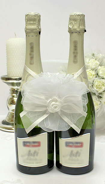 Декоративное украшение на свадебное шампанское "Нежное прикосновение" (белый)